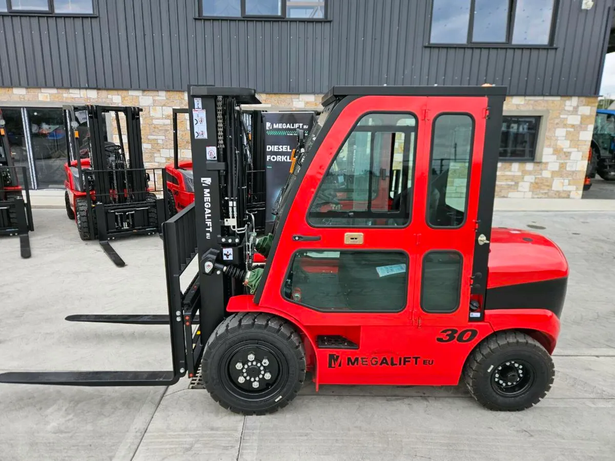 Megalift 3 tonne forklifts - Image 4