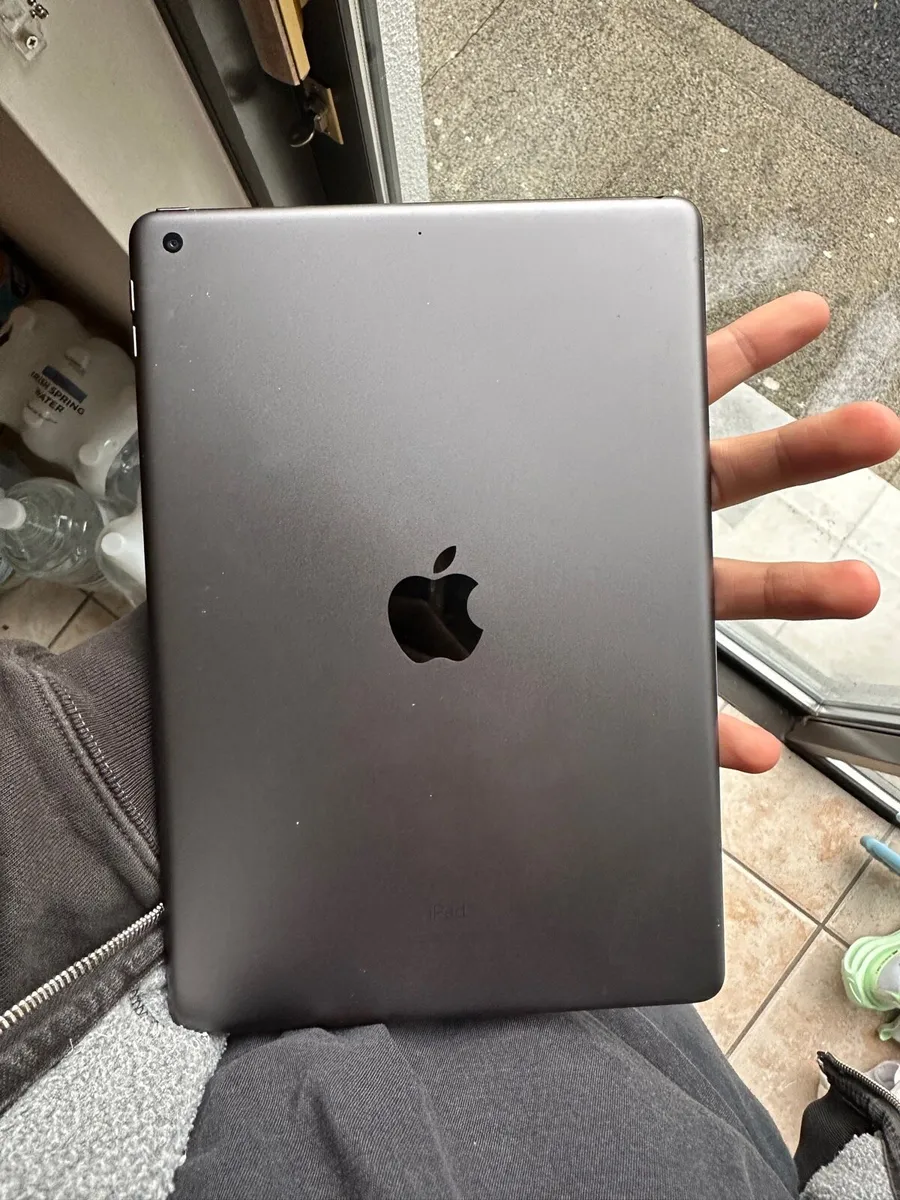 iPad 8th Boxed 32gb - Image 3