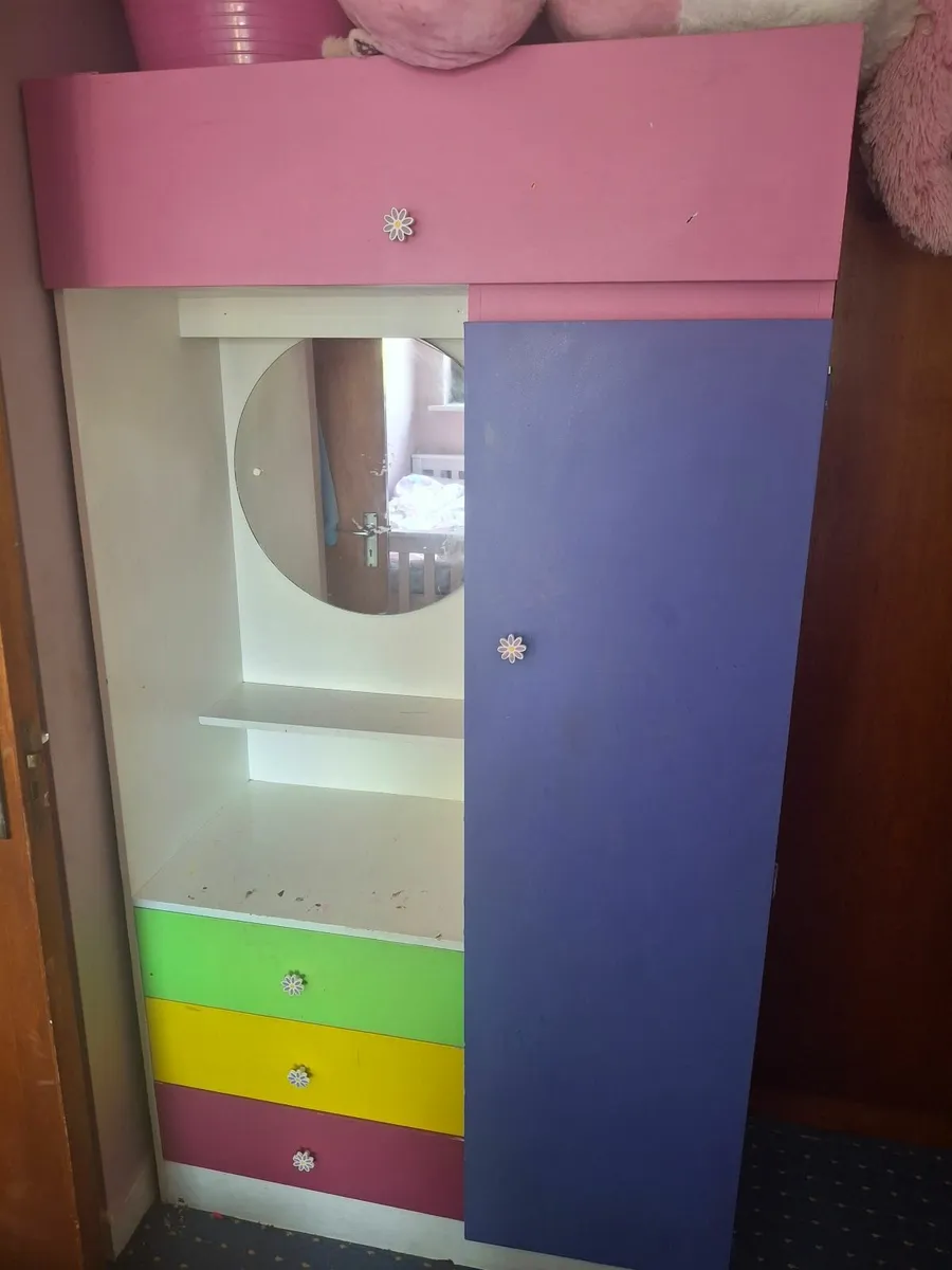 Kids wardrobe - Image 1