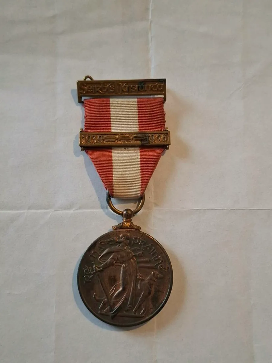 Irish medal - Image 1