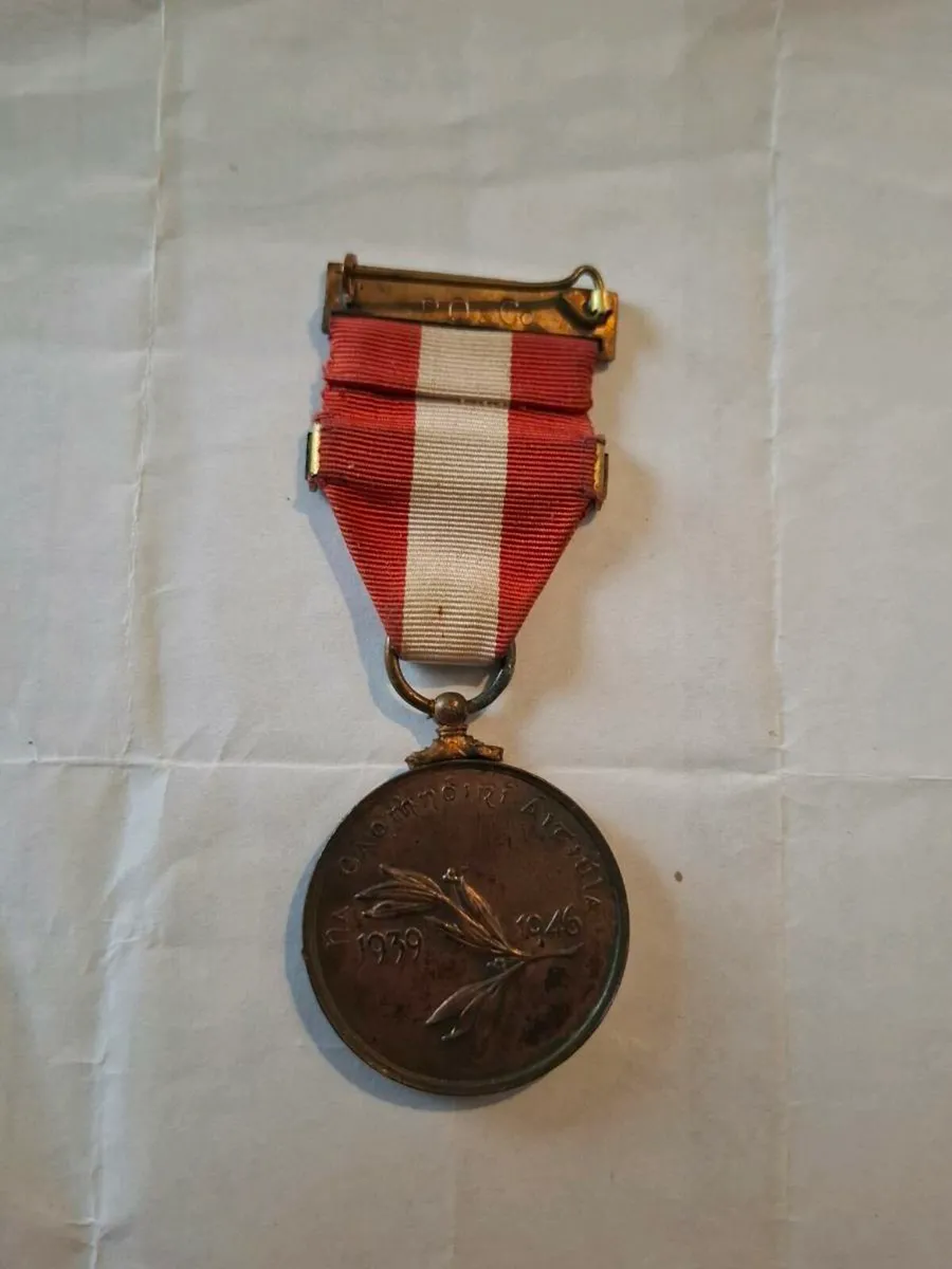 Irish medal - Image 4