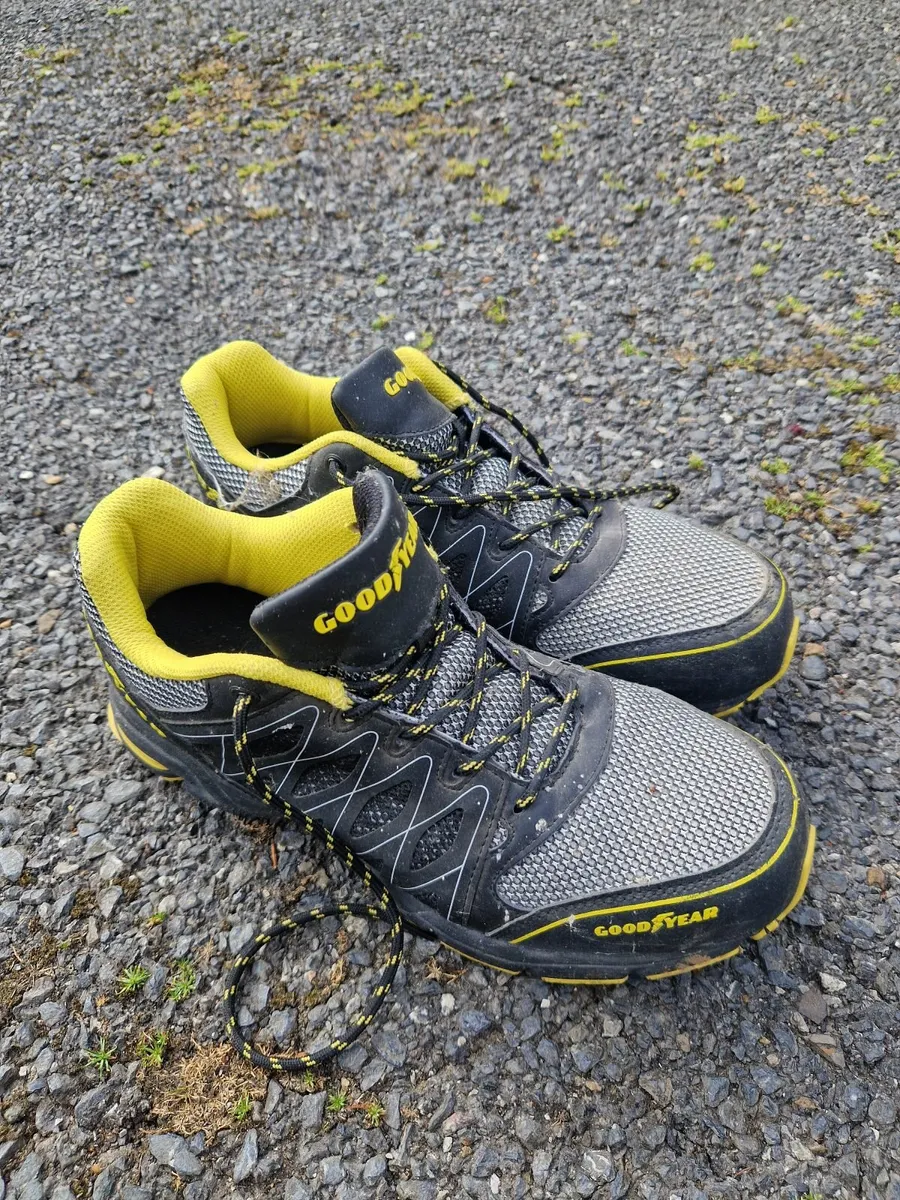 Goodyear work shoes mens 7.5 - Image 1