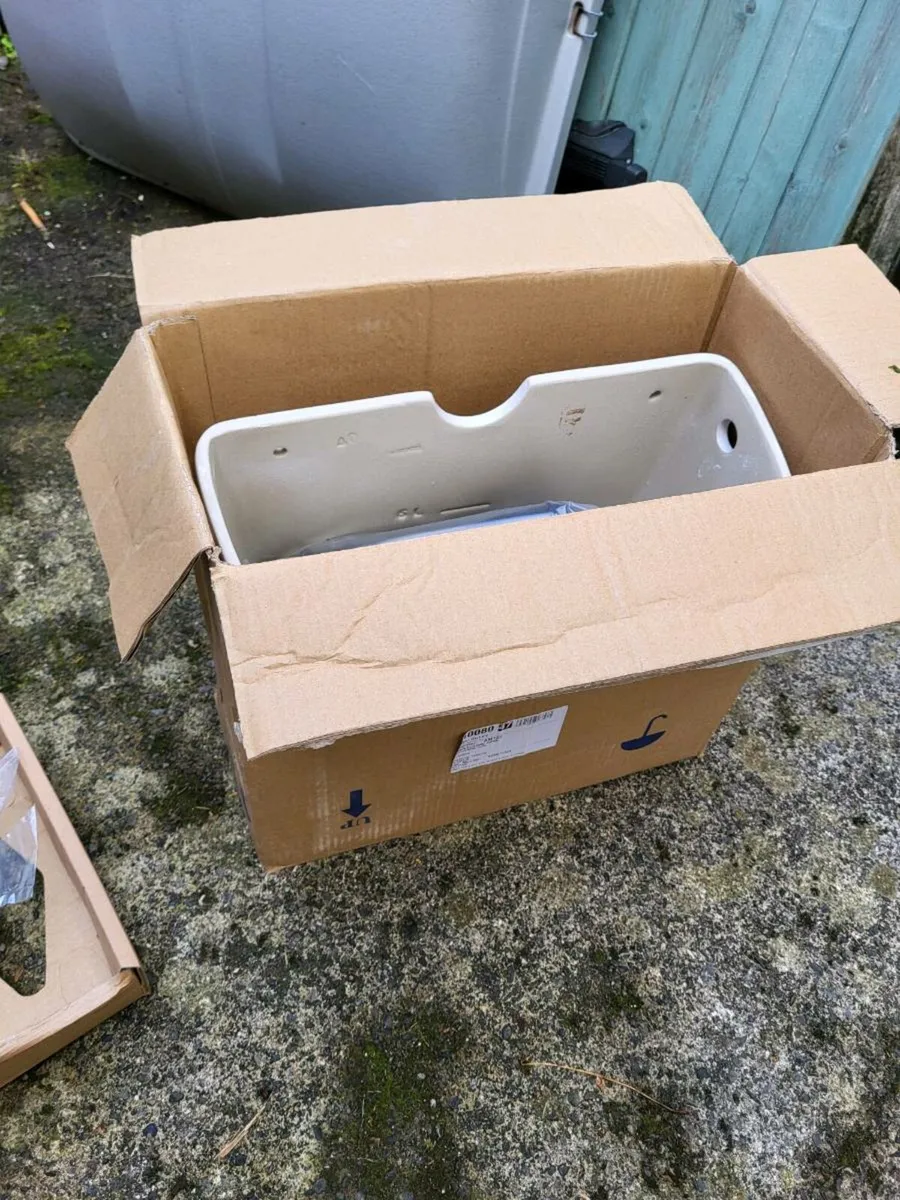 Toilet cistern - Image 2