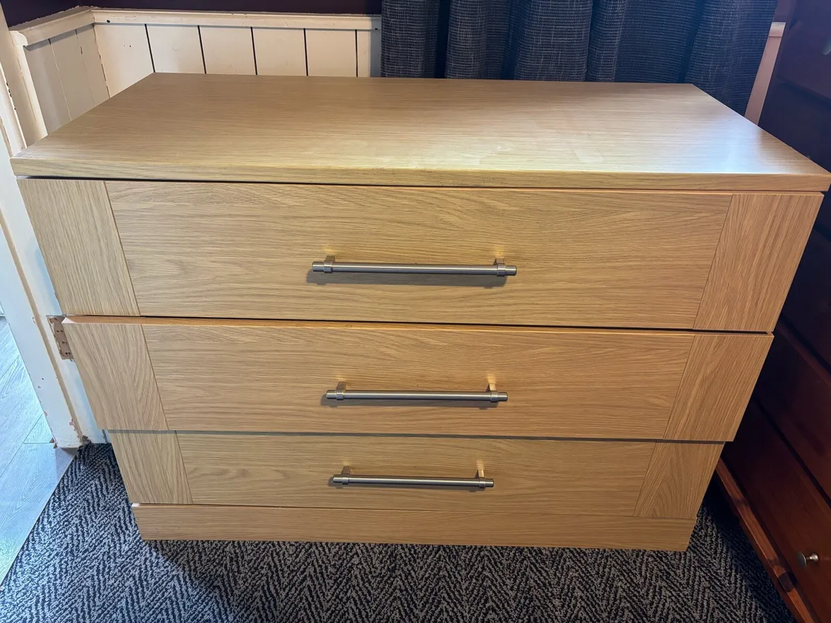 Chest of drawers
