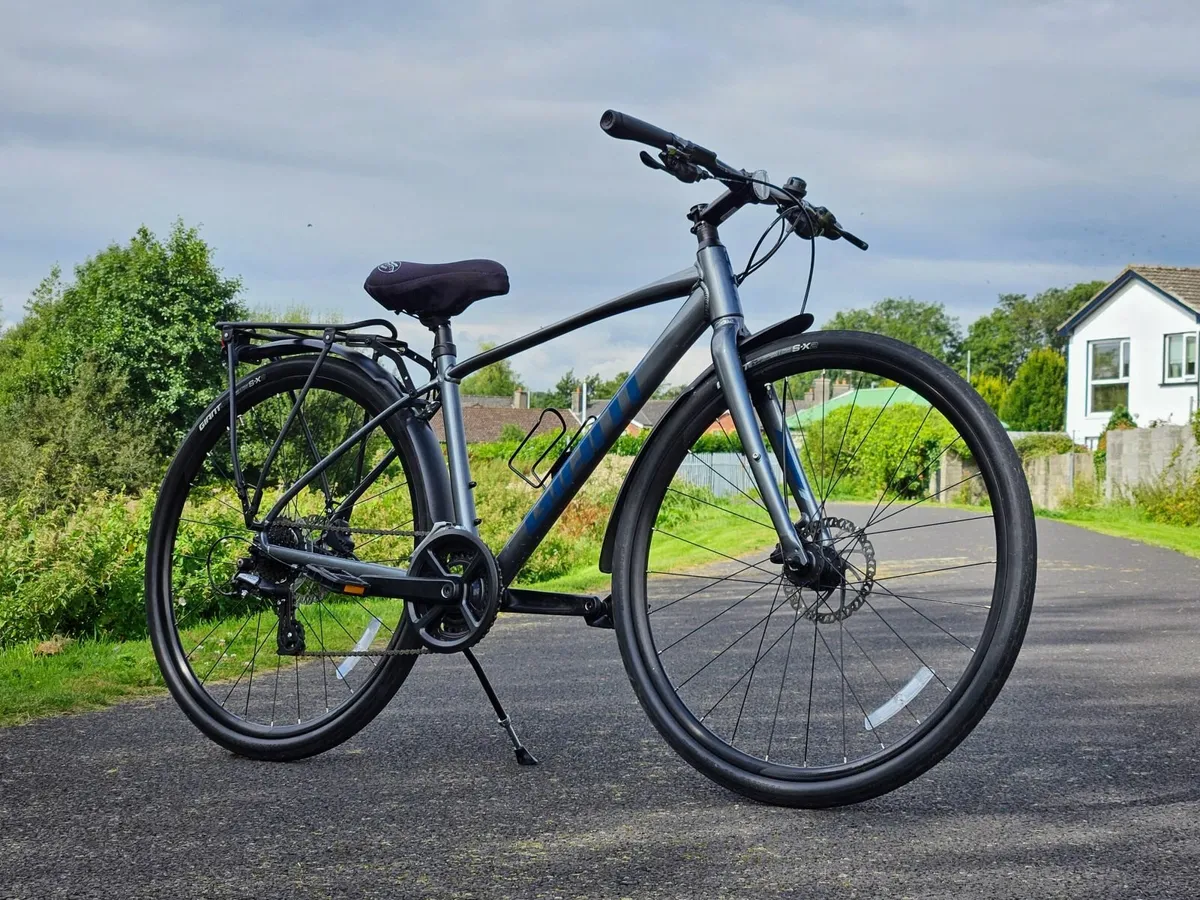 Giant Escape Disc 2 City Bike – Size Small (16") - Image 1