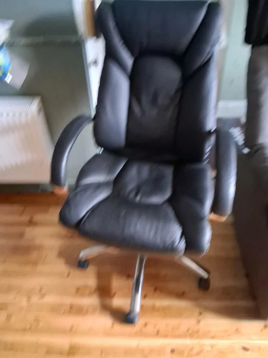 Office chair - Image 1