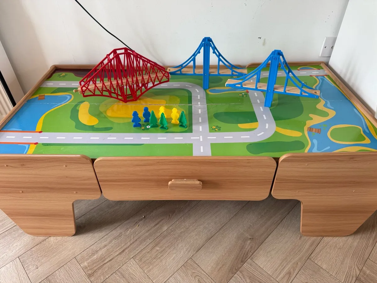 Wooden train table - Image 1