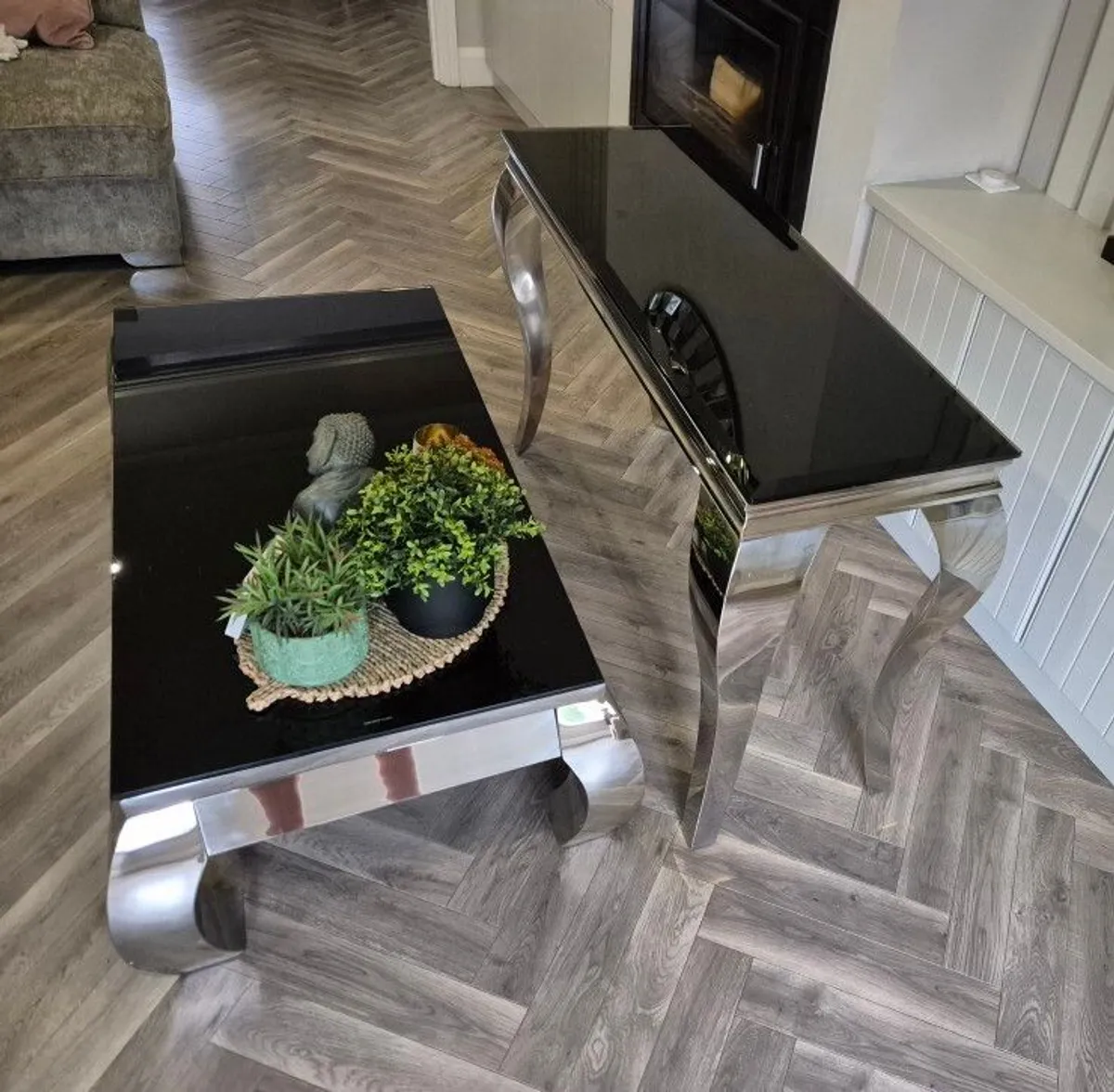 table - Image 1