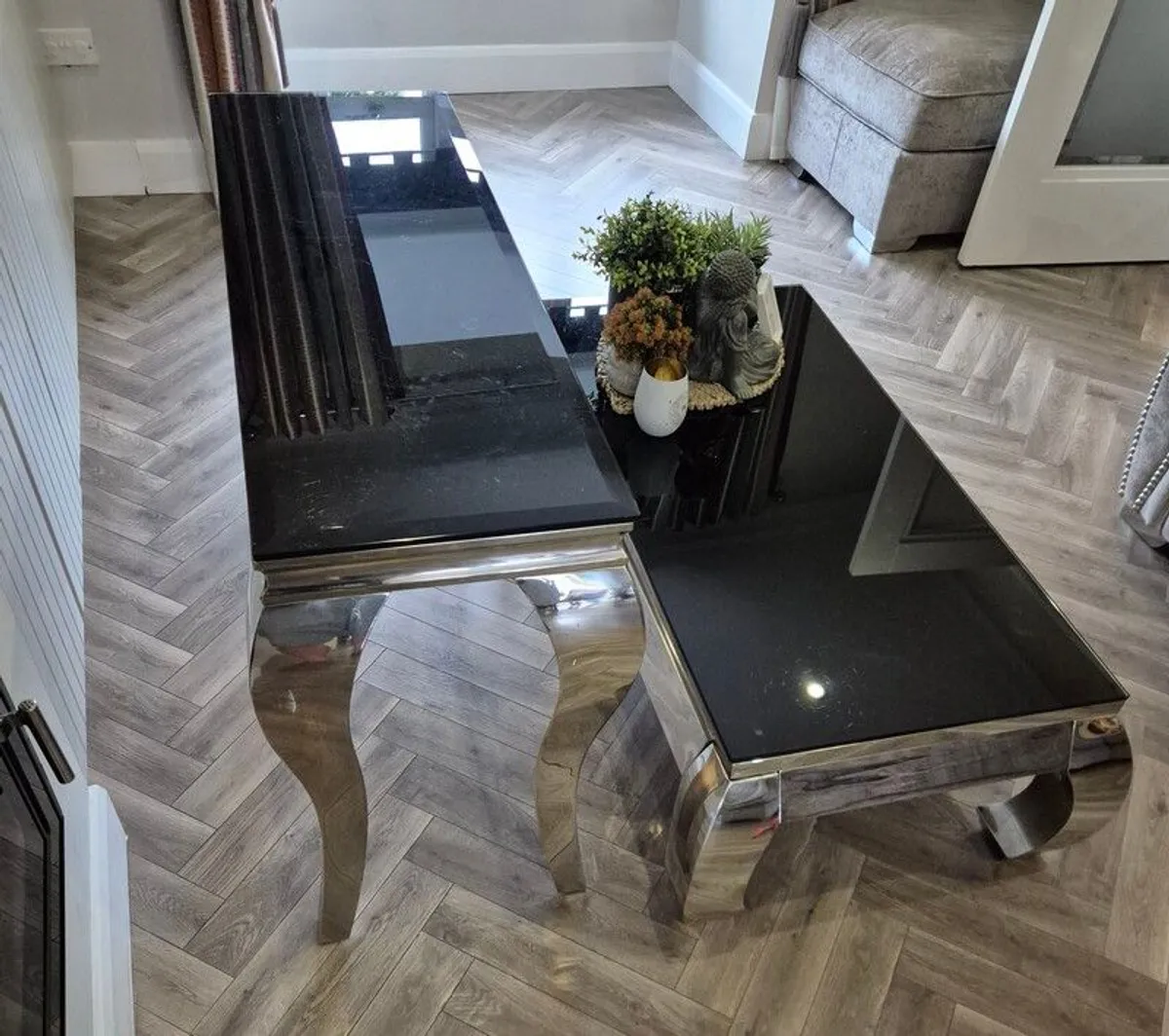 table - Image 3
