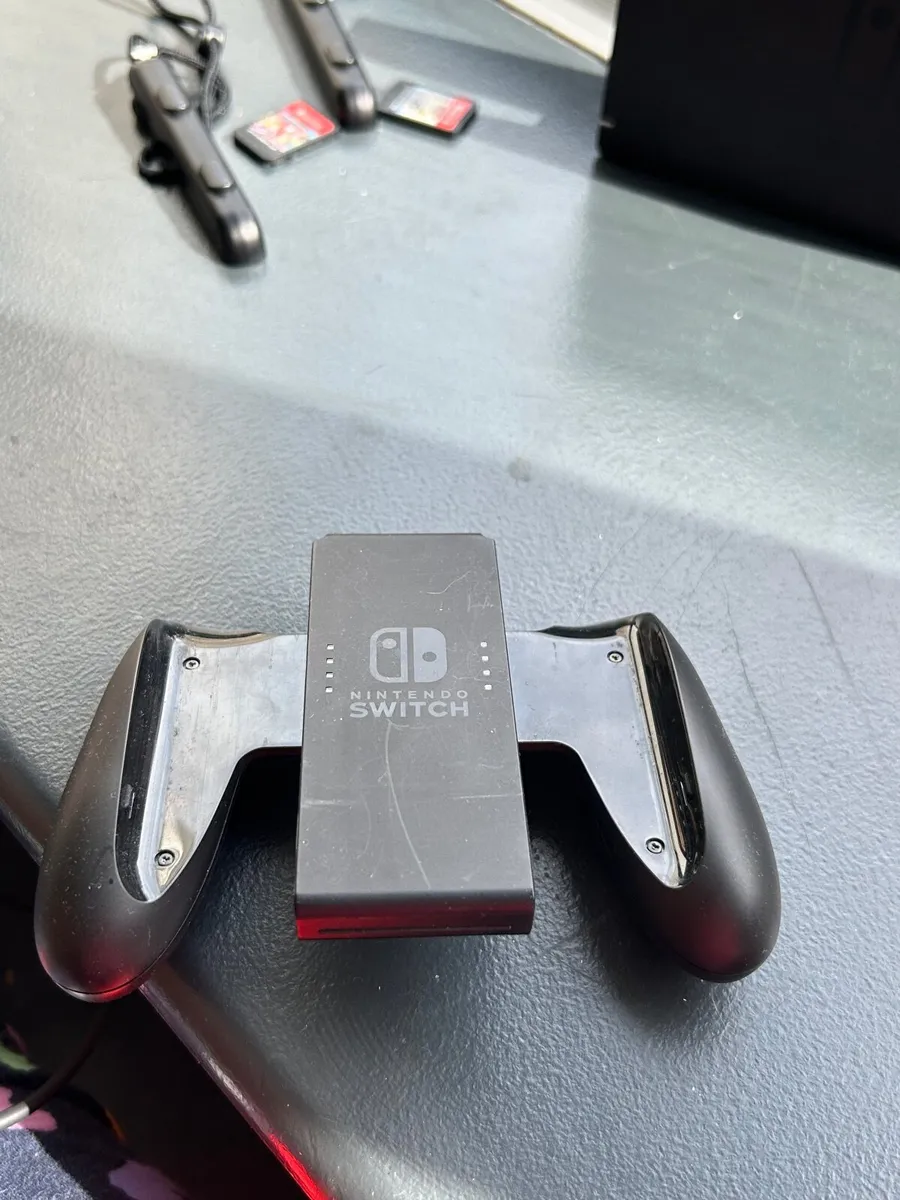 Nintendo switch with games - Image 2