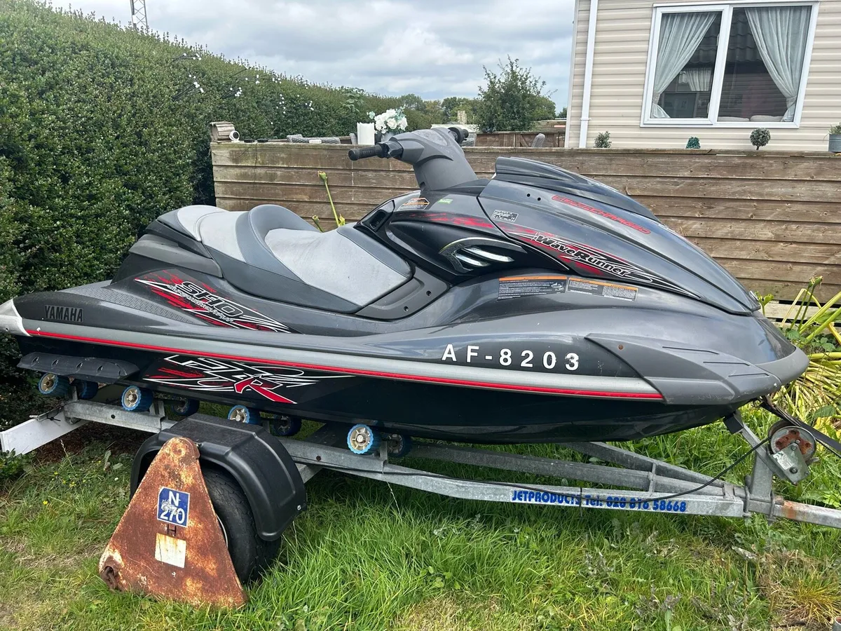Yamaha FZR jet ski - Image 3