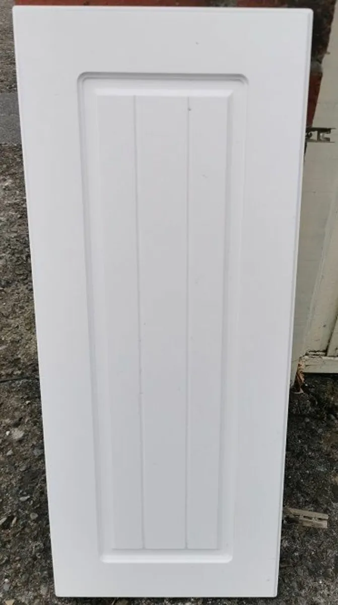 KITCHEN DOORS - 4 x WHITE DOOR 300 X 720mm - Image 1