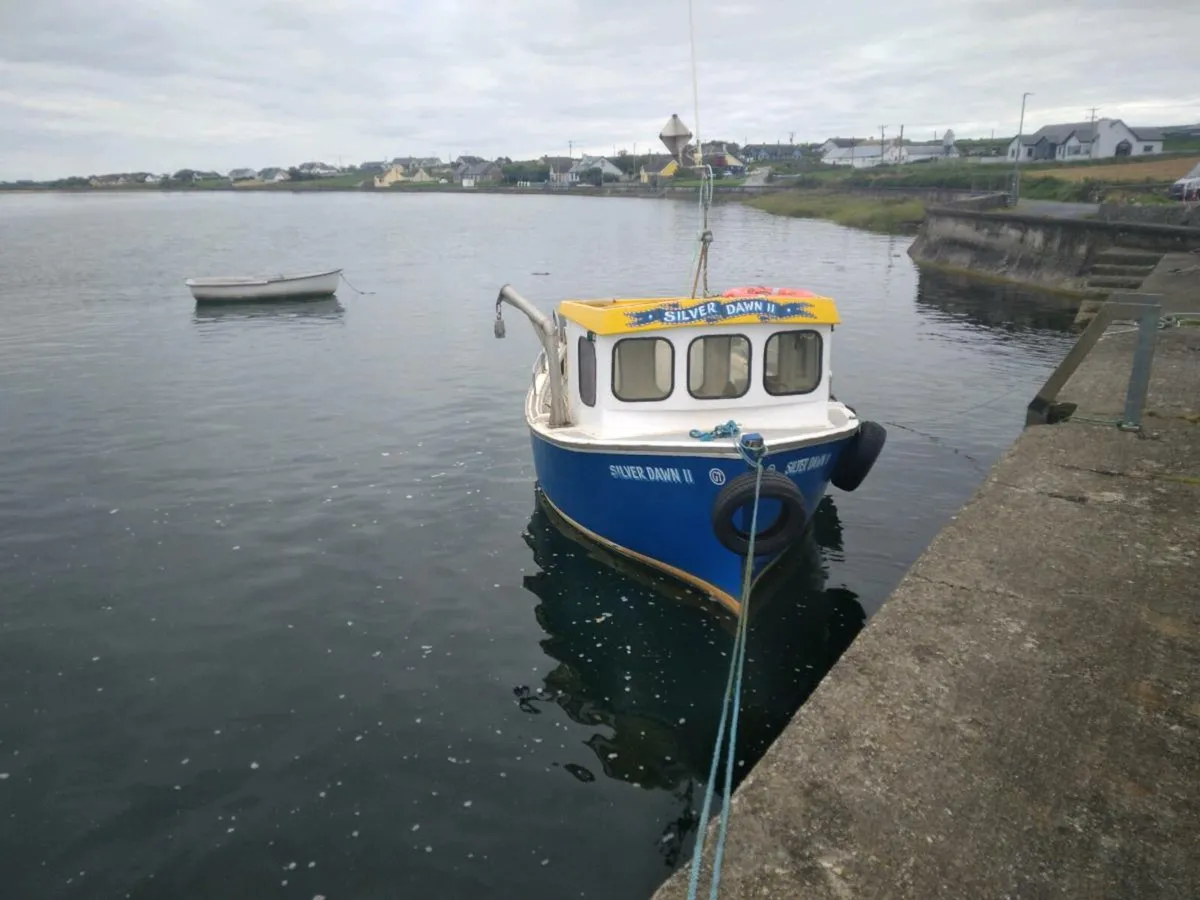 Fishing boat - Image 2