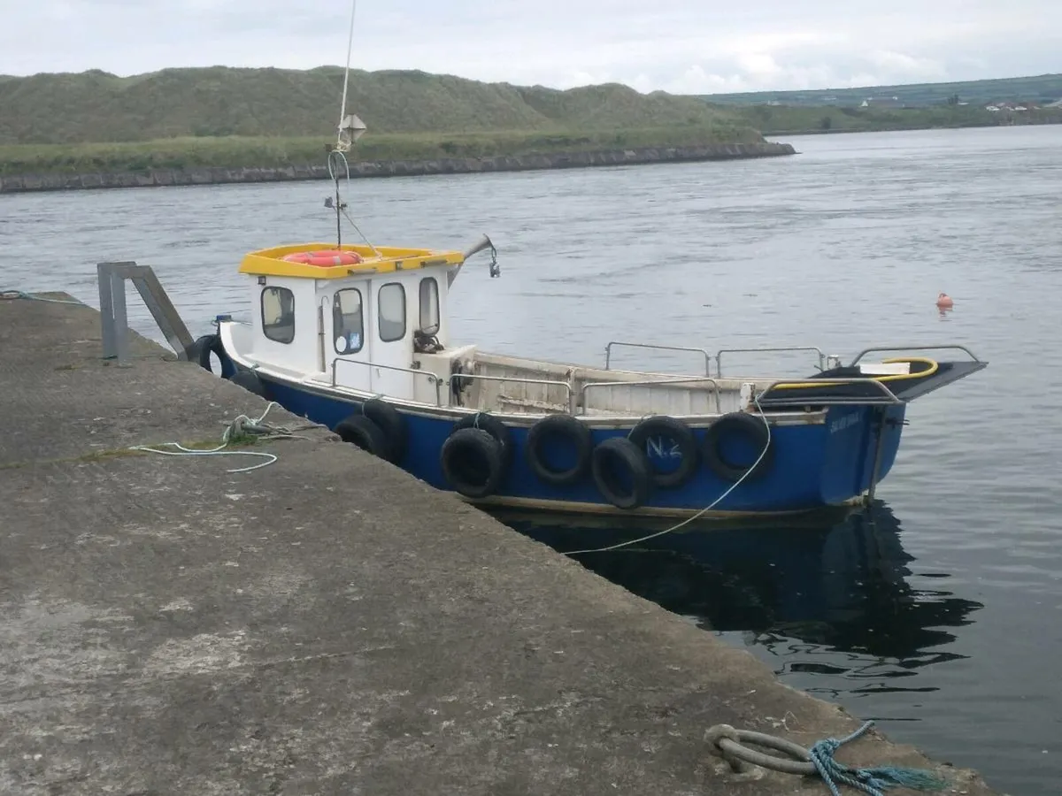 Fishing boat - Image 3