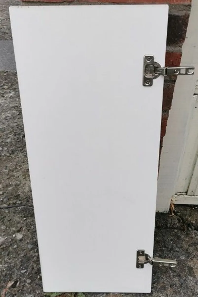 KITCHEN DOORS - 4 x WHITE DOOR 300 X 720mm - Image 2