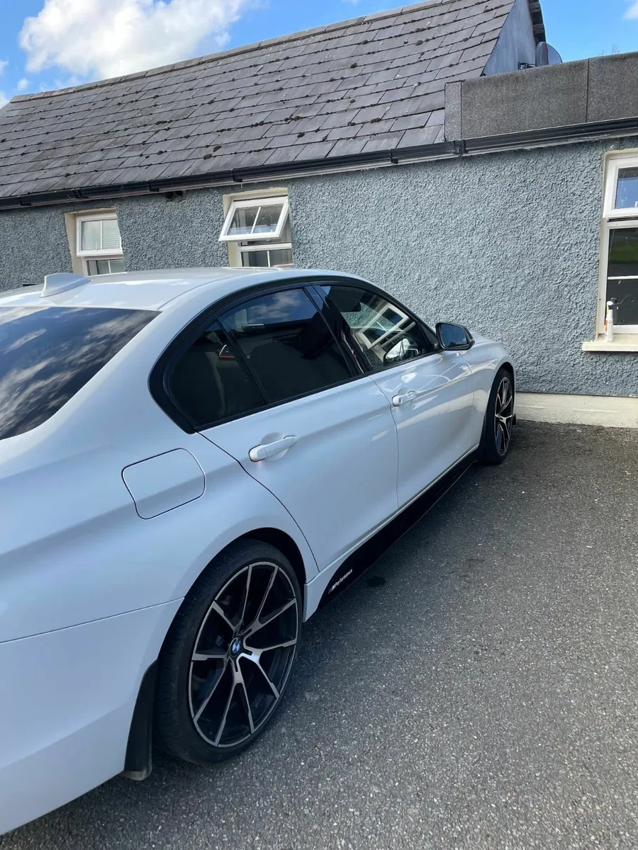 BMW 3-Series 2016 - Image 4