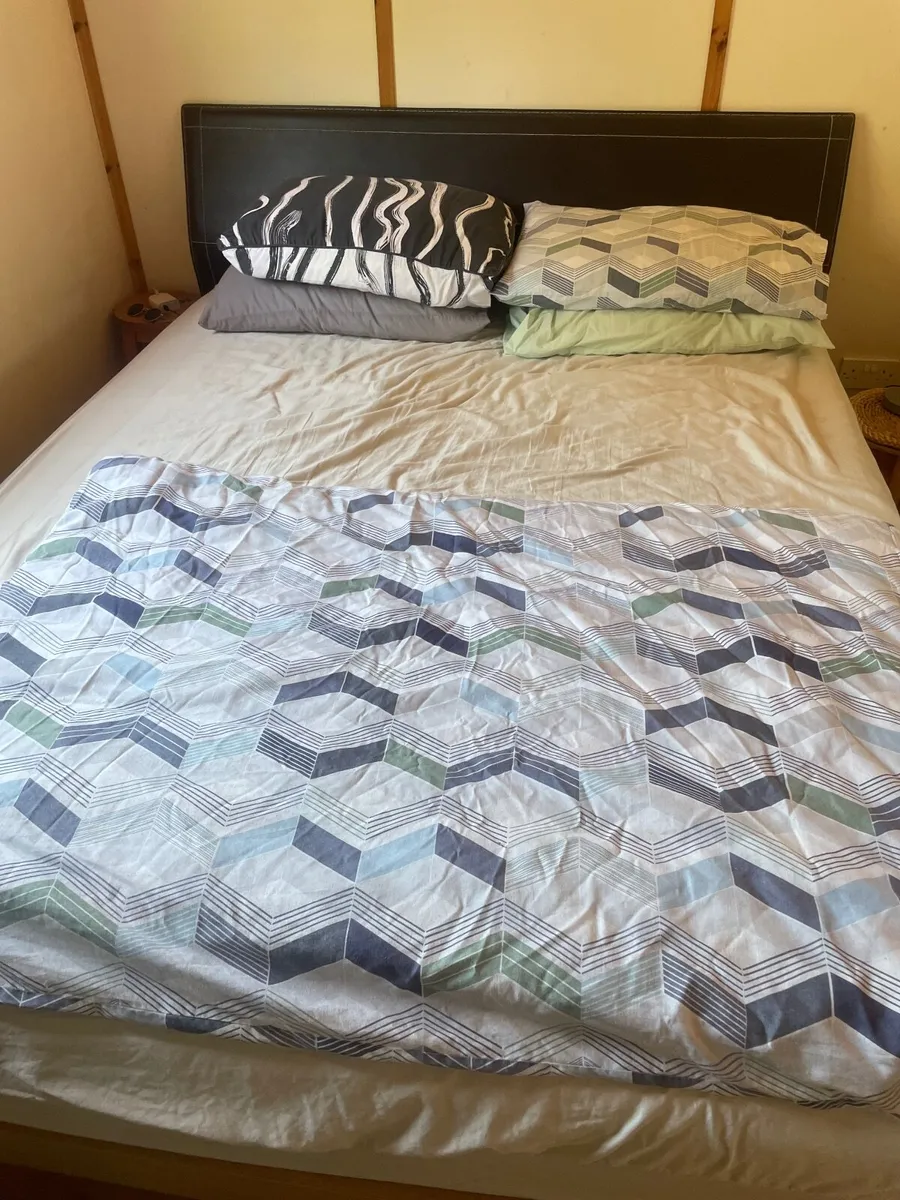 King size bed - Image 1