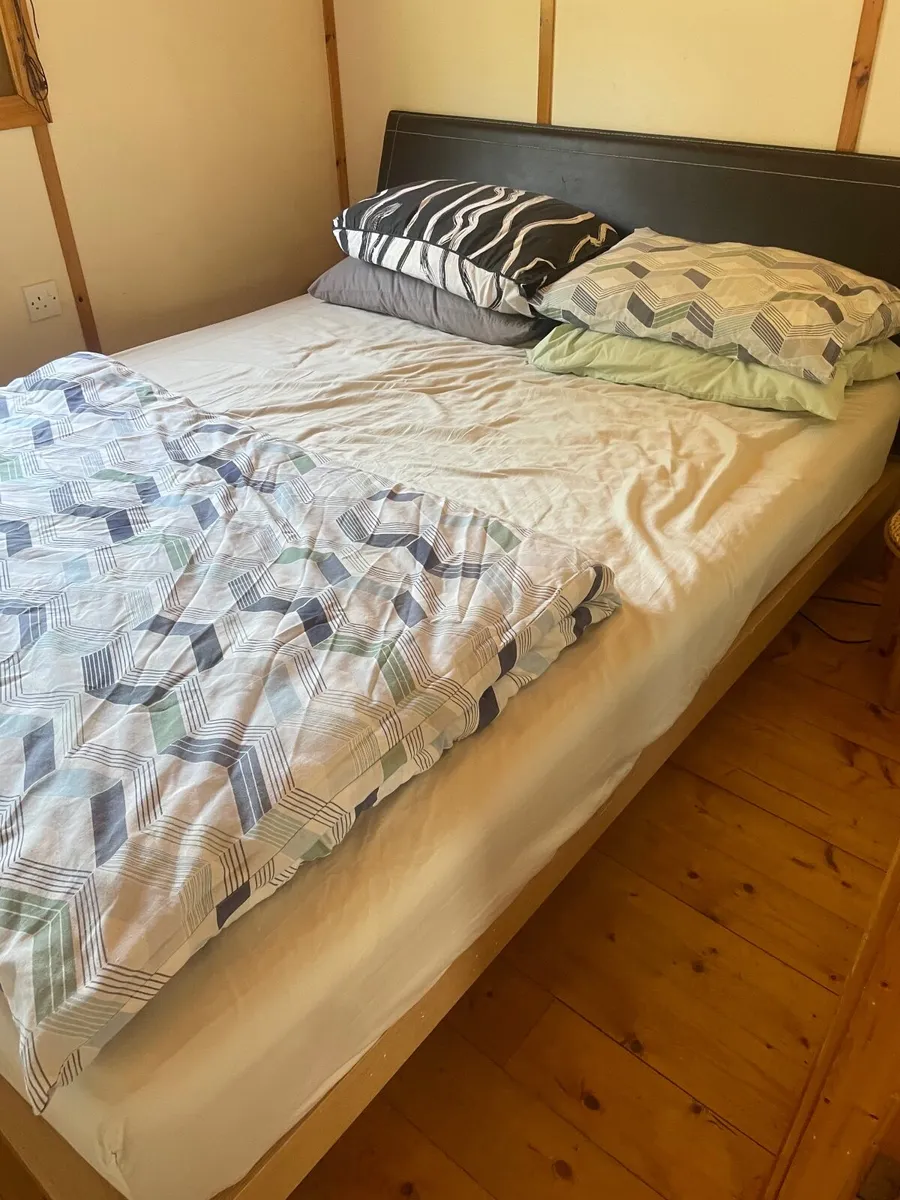 King size bed - Image 2
