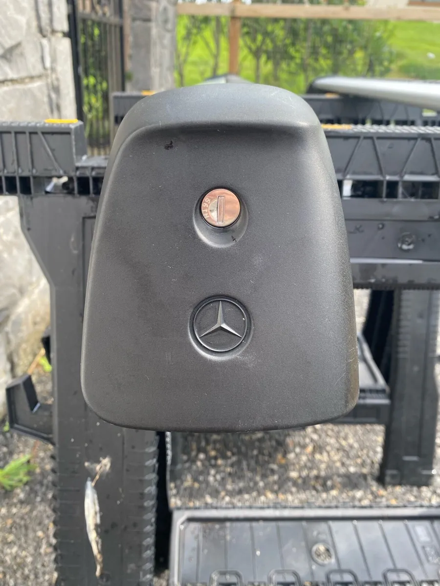 Mercedes C-Class Estate Roof Bars - Image 2