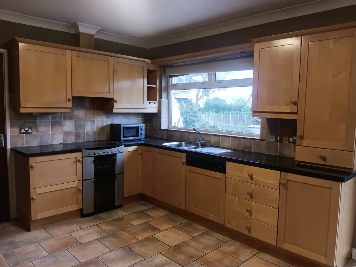 Kitchen and cooker - Image 3