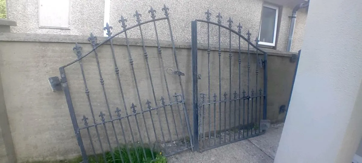 Gates - Image 1