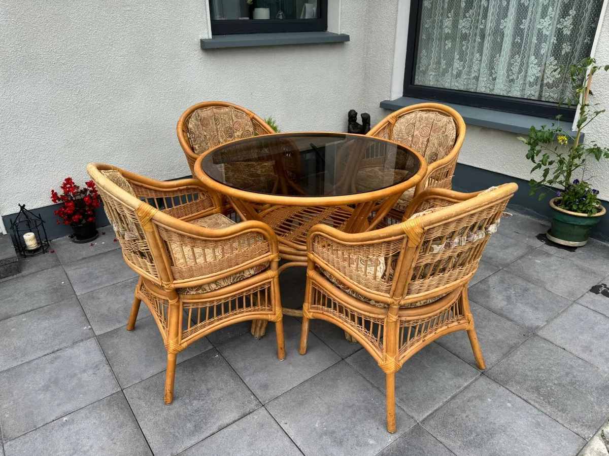Conservatory table & chairs - Image 2