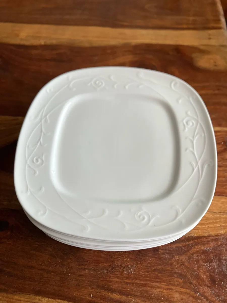 8 x large dinner plates