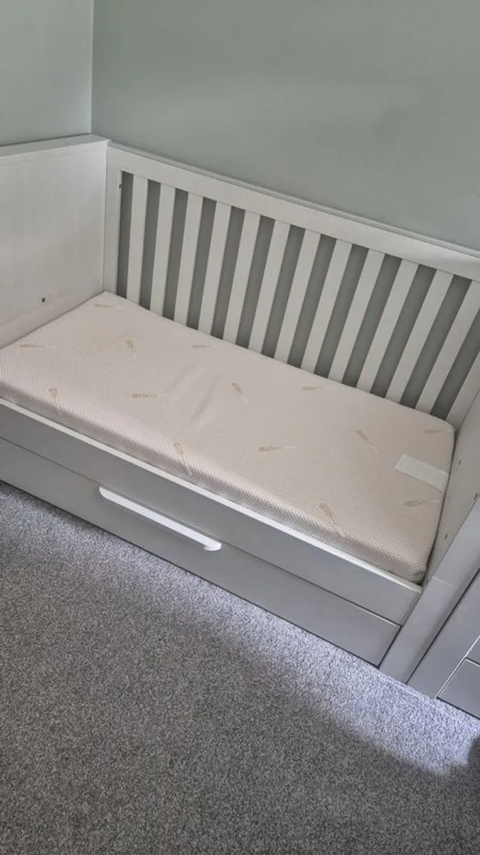Child's cot and bed - Image 1