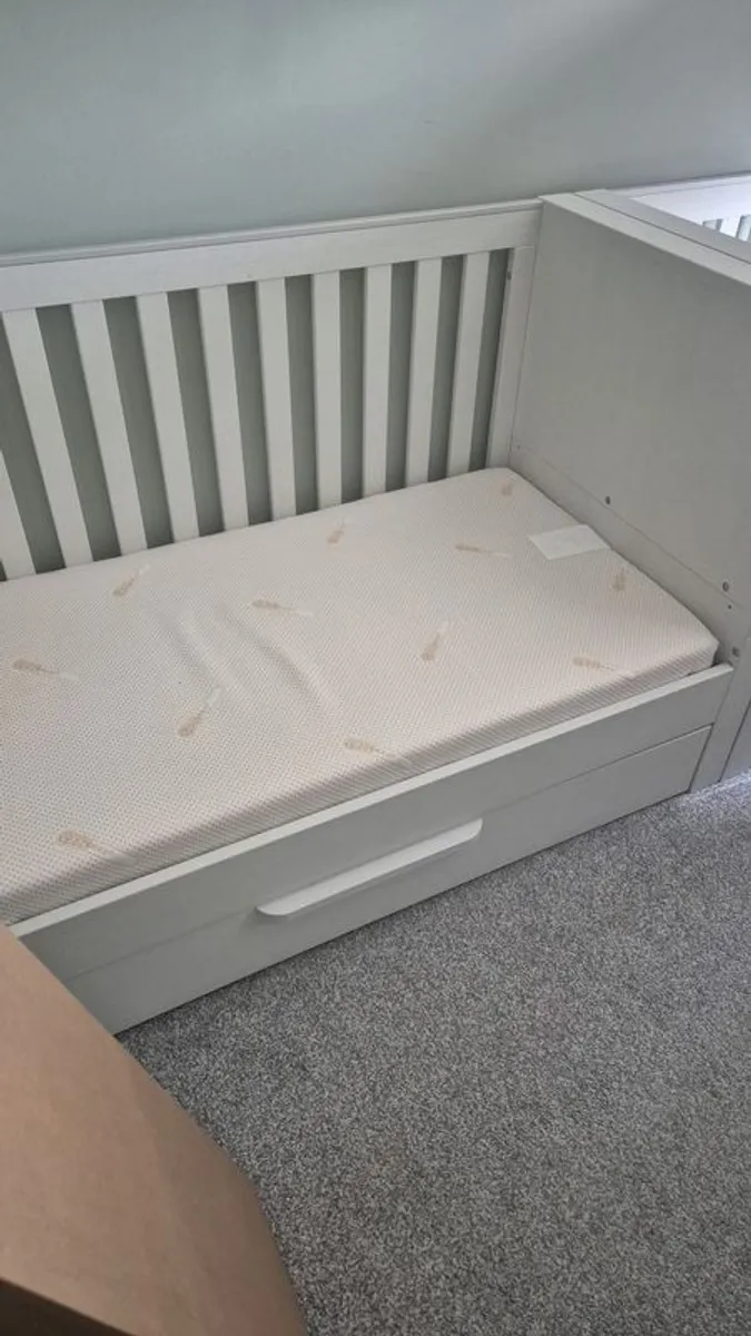 Child's cot and bed - Image 2