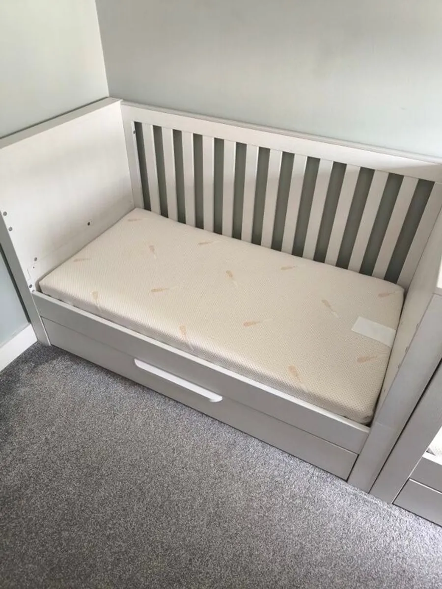 Child's cot and bed - Image 4