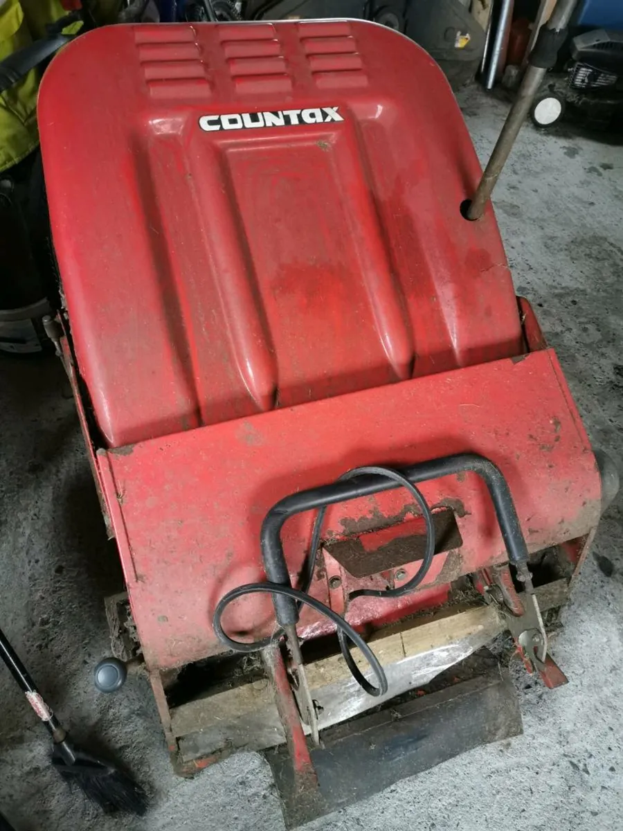 Countax a2050 ride on mower - Image 4