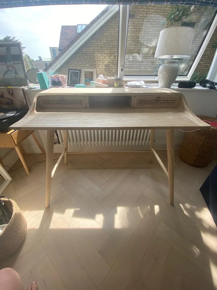 gorgeous, high quality desk from slum - Image 2