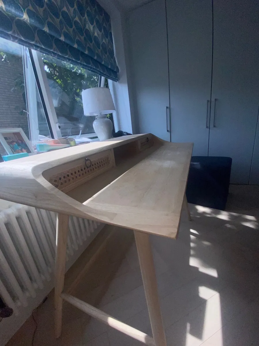 gorgeous, high quality desk from slum - Image 4