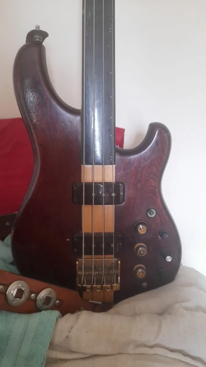Ibanaze fretless musician  bass - Image 4