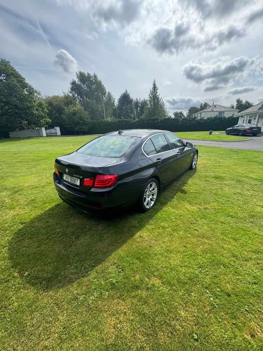 BMW 520d 2011 - Image 2