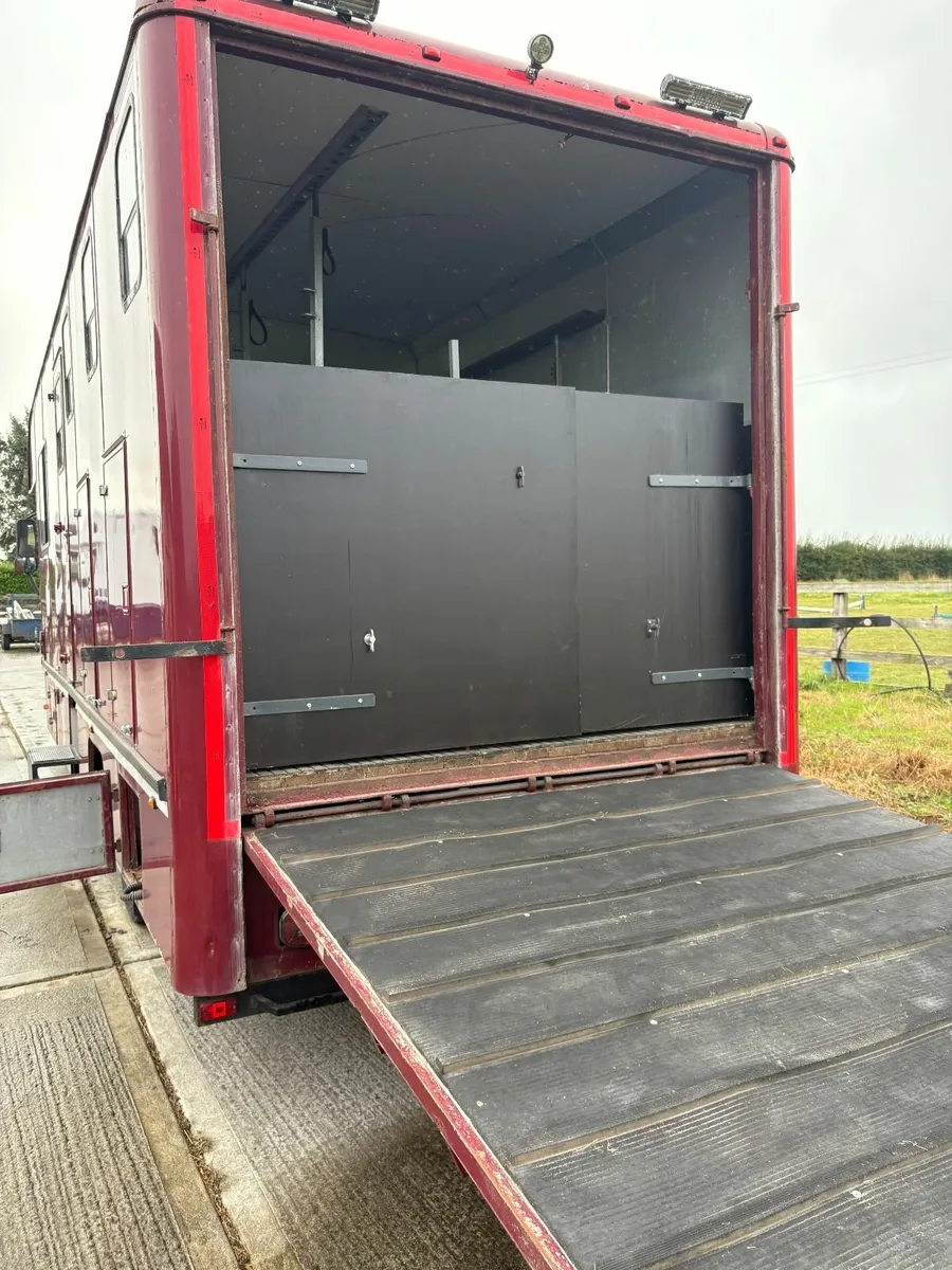 Iveco 7.5 Ton Horse Lorry - Image 3