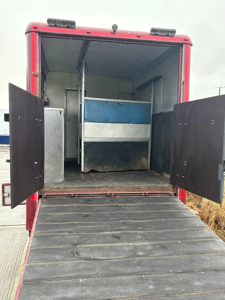 Iveco 7.5 Ton Horse Lorry - Image 4