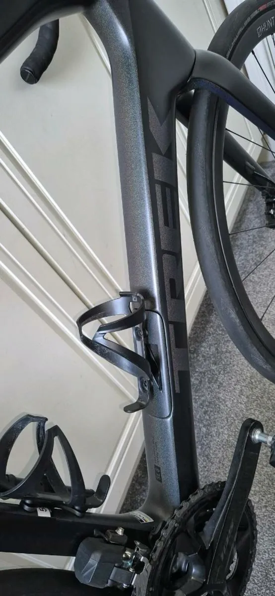 Trek Domane SL6 Gen4 with upgraded Carbon wheels - Image 4