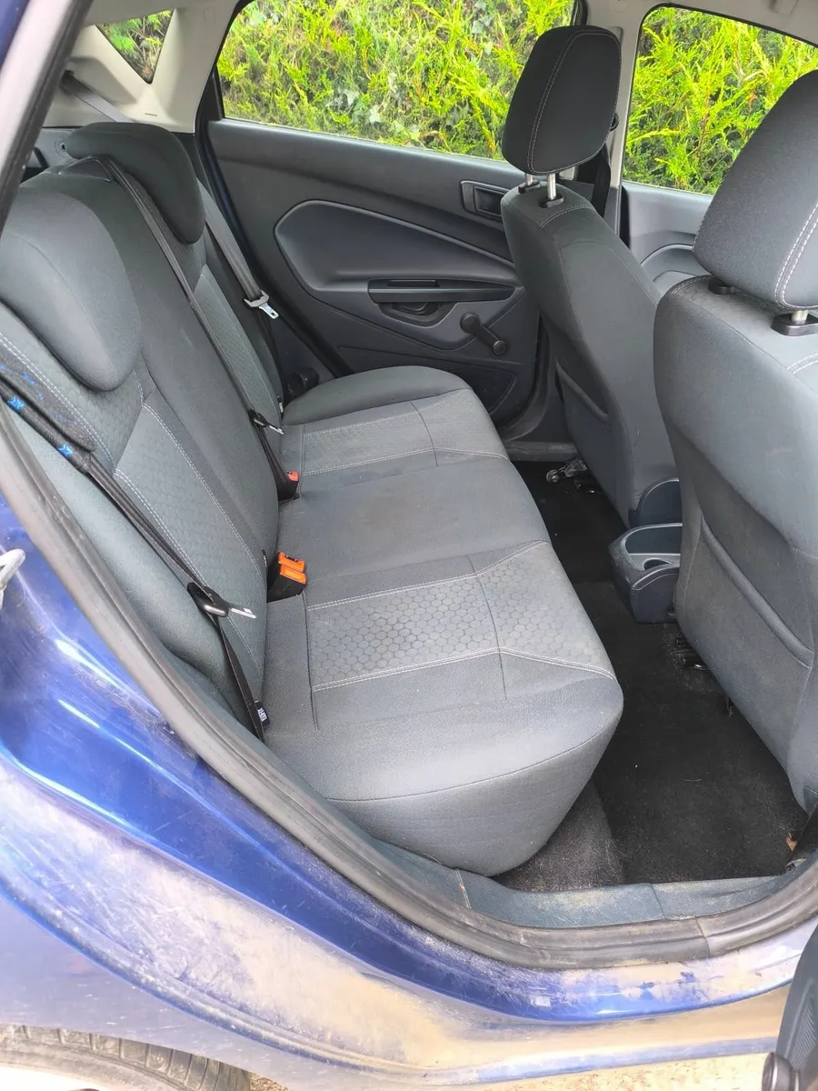 Ford Fiesta 2010 - Image 2