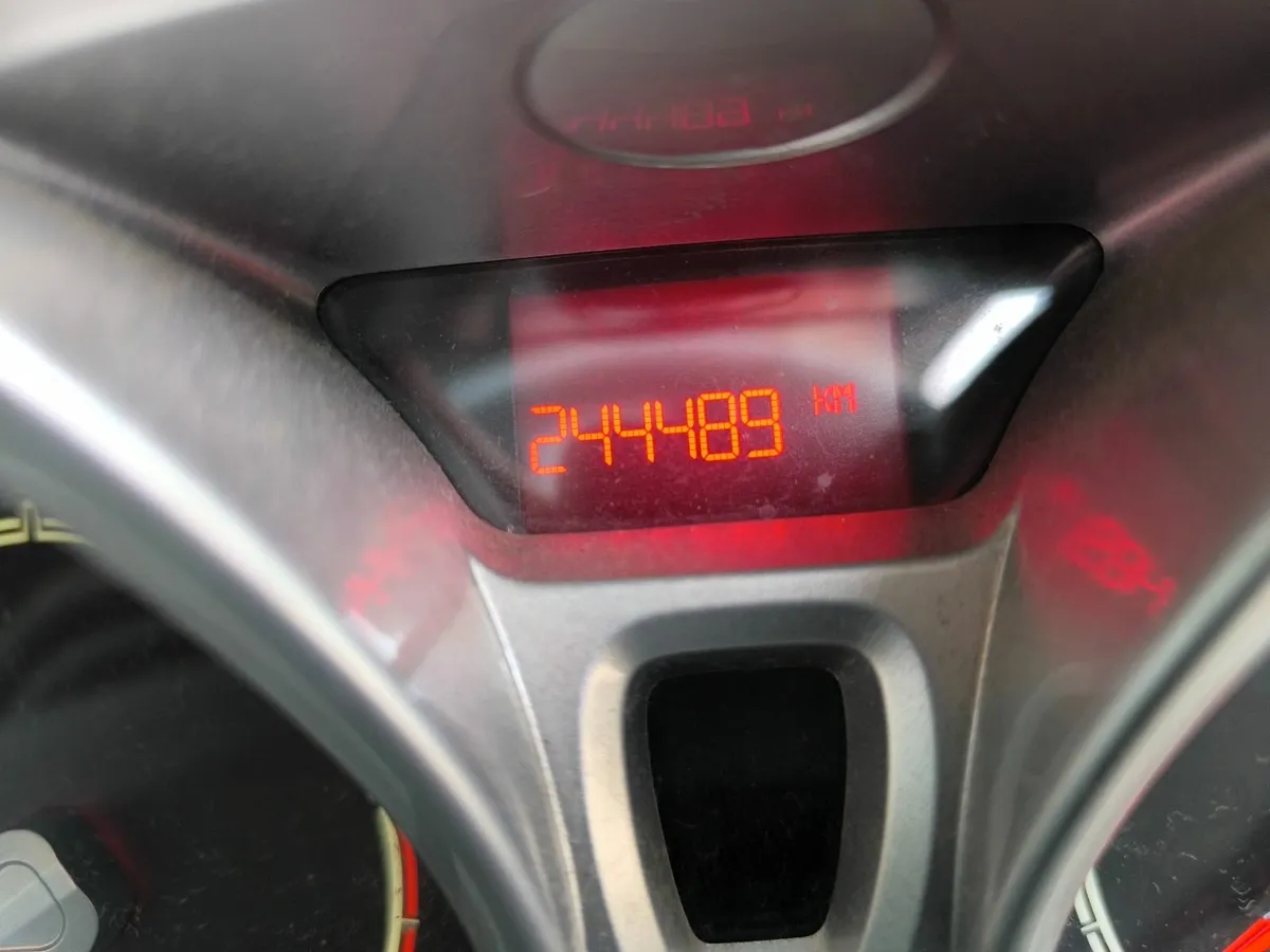 Ford Fiesta 2010 - Image 4