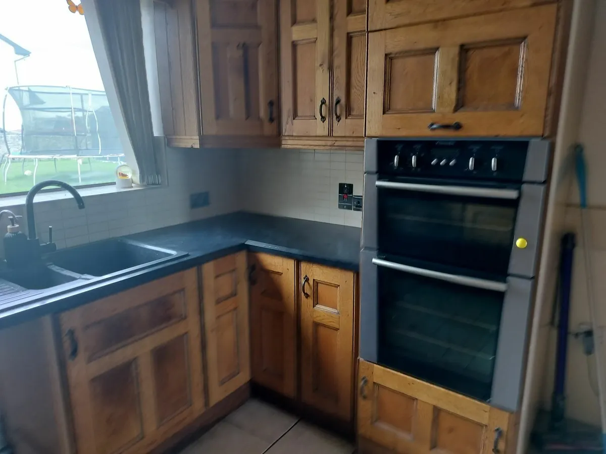 Solid oak kitchen - Image 1