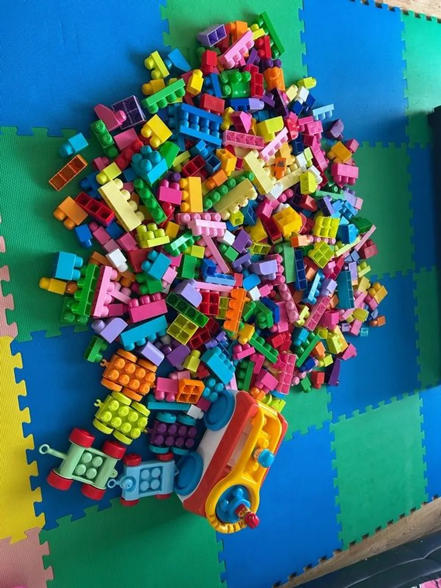 Mega blocks ,Over 460 pieces +truck - Image 1