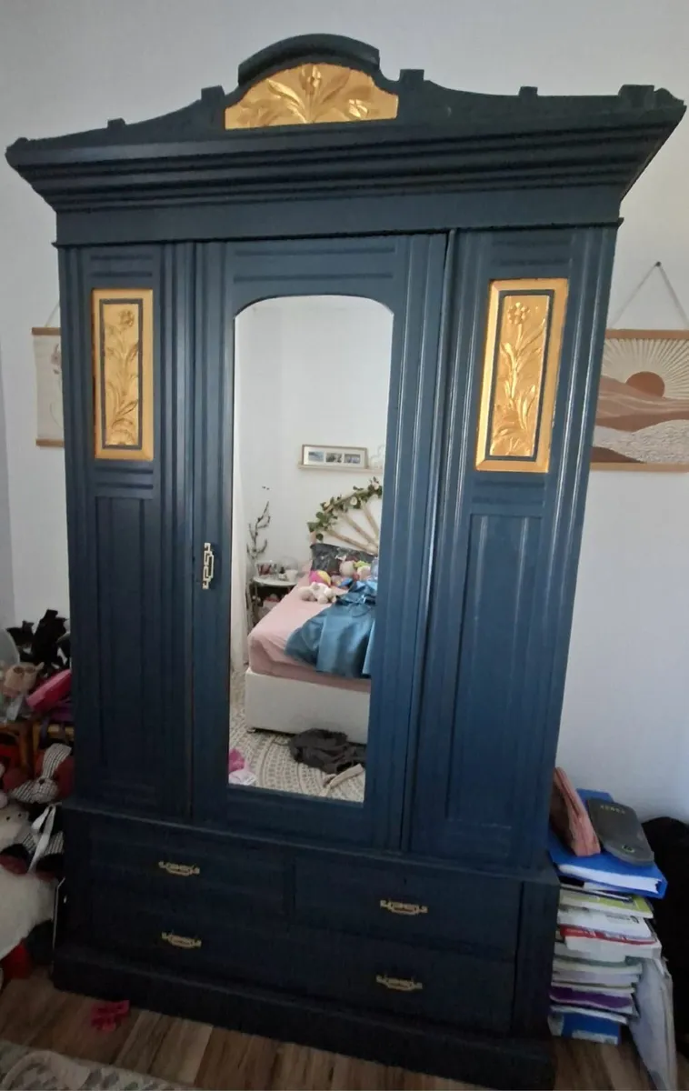 Wardrobe and drawers - Image 1