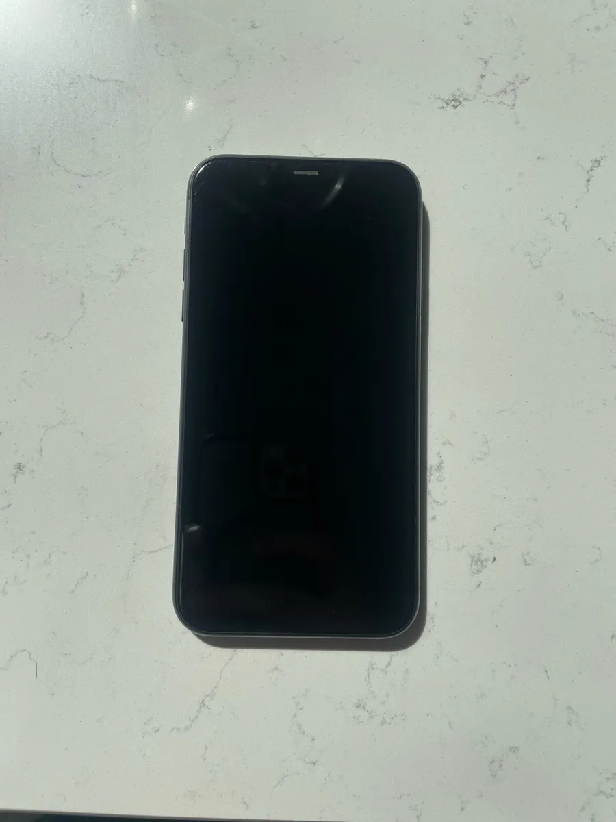 iPhone 11 - Image 1
