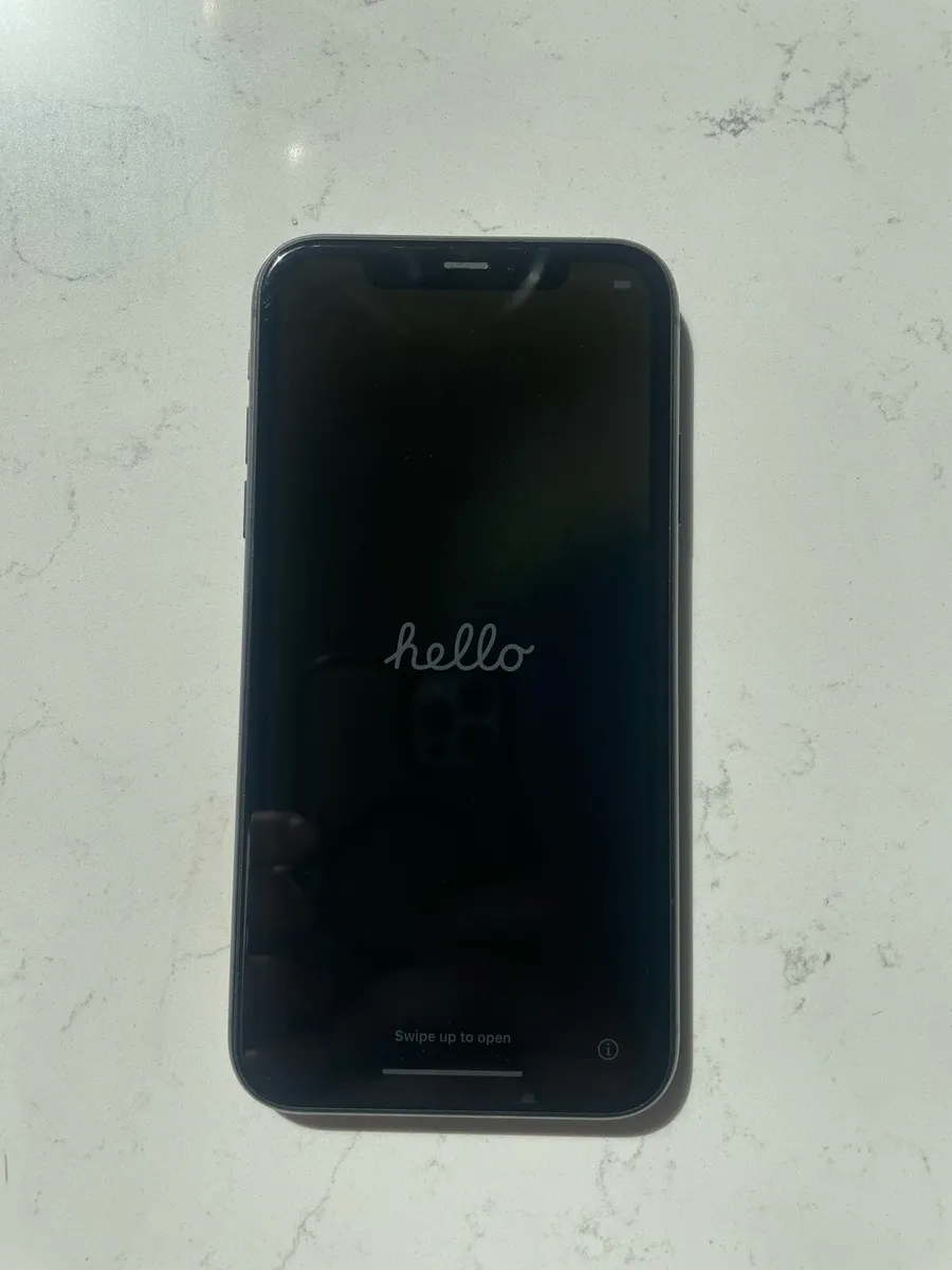 iPhone 11 - Image 2
