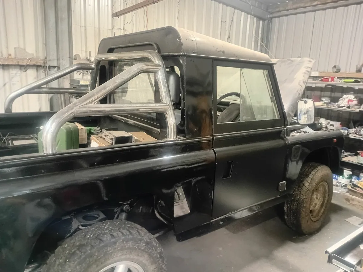 Land Rover Defender 1997 - Image 1