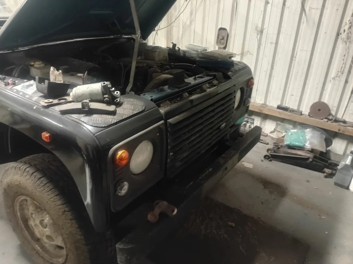Land Rover Defender 1997 - Image 2