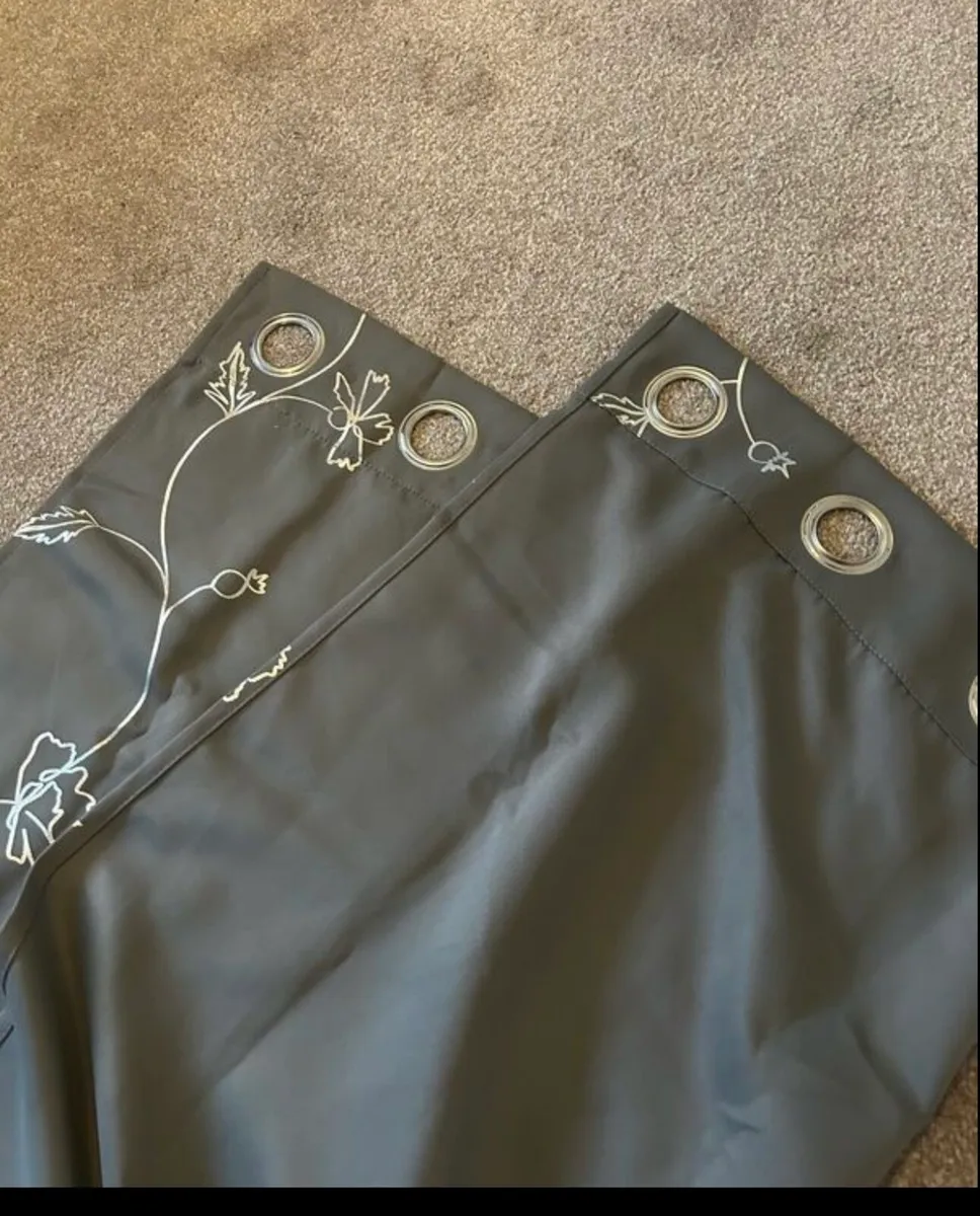 Curtains (2 Pairs) - Image 2