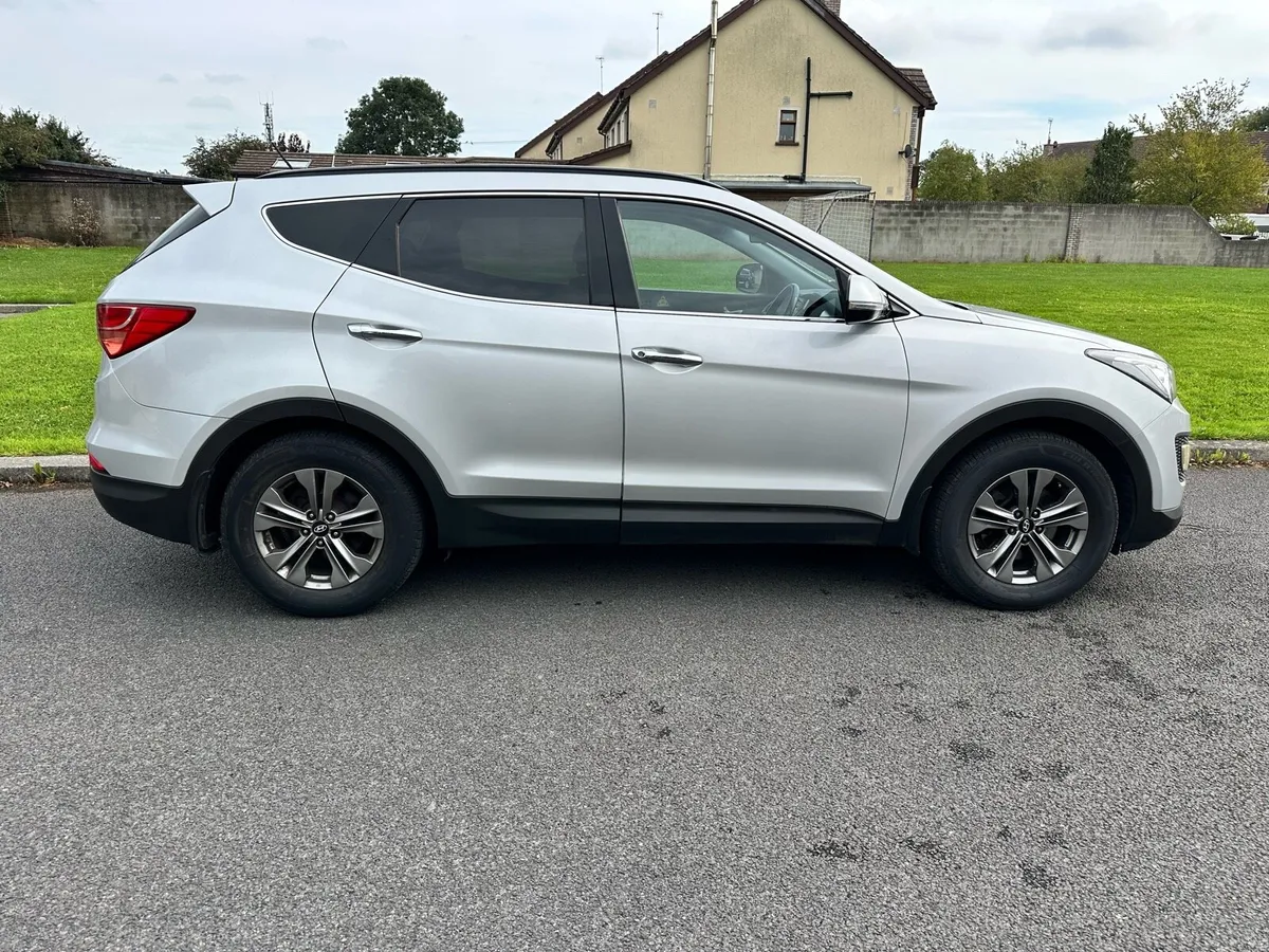 Hyundai Santa Fe 2WD comfort low mls - Image 3