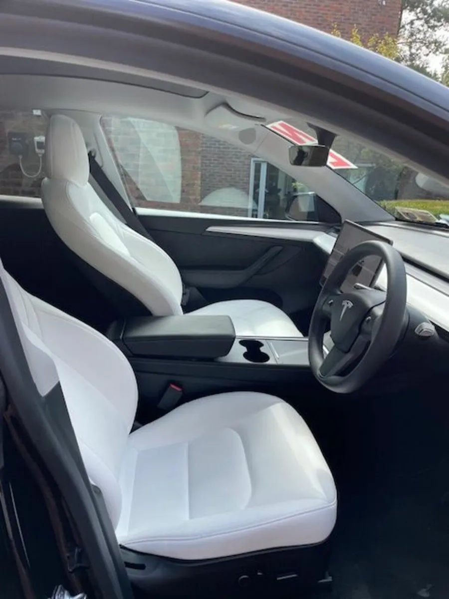 Tesla Model Y: Long Range - Dual Motor / Low kms - Image 2